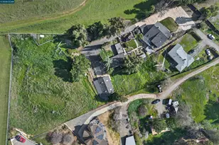 1956 Holly Dr, Concord, CA 94521 - Photo 56