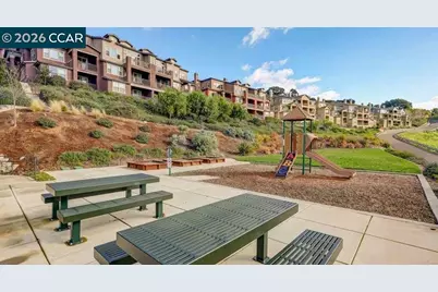 6415 Blue Rock Ct, Oakland, CA 94605 - Photo 32