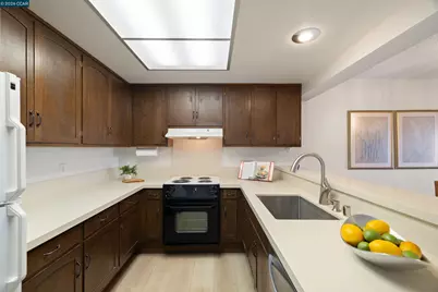 1348 Rockledge Ln #4, Walnut Creek, CA 94595 - Photo 2