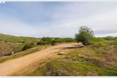 529 Vista Ridge Drive, Milpitas, CA 95035 - Photo 2