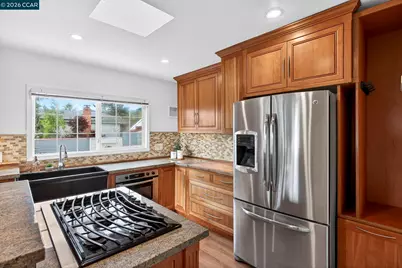 7333 Sunkist Dr, Oakland, CA 94605 - Photo 20