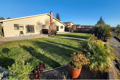 18033 Columbia Dr, Castro Valley, CA 94552 - Photo 2