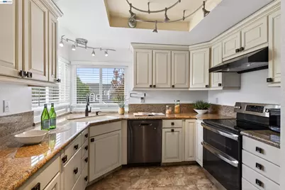 137 Parfait Ln, Alameda, CA 94502 - Photo 20