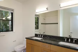 1565 32nd St, Oakland, CA 94608 - Photo 26