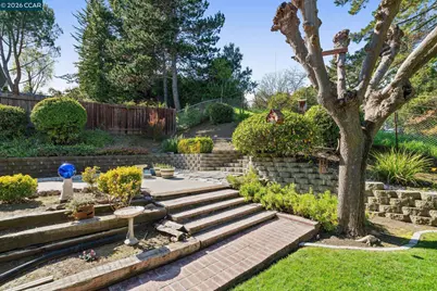 1014 Veterans Ct, Martinez, CA 94553 - Photo 32