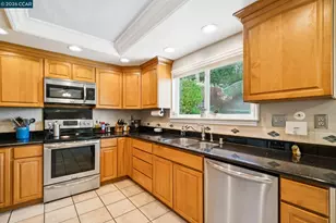 1014 Veterans Ct, Martinez, CA 94553 - Photo 12