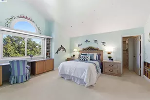 12800 Clausen Ct, Los Altos Hills, CA 94022 - Photo 40