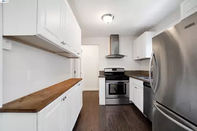 2821 Vallecito Pl, Oakland, CA 94606 - Photo 8