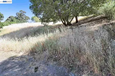 Outlook Ave, Oakland, CA 94608 - Photo 4