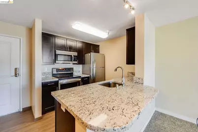 6400 Christie Ave #3408, Emeryville, CA 94608 - Photo 2