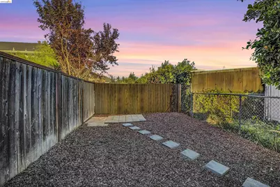 5718 Adeline St, Oakland, CA 94608 - Photo 32