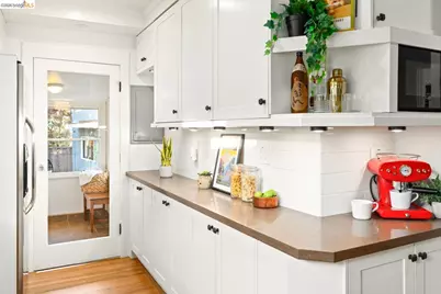 328 Glendale Avenue, Oakland, CA 94618 - Photo 18