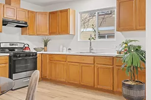 10306 Pippin St, Oakland, CA 94603 - Photo 12