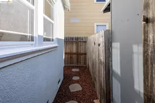 1082 16th St, Oakland, CA 94607 - Photo 26