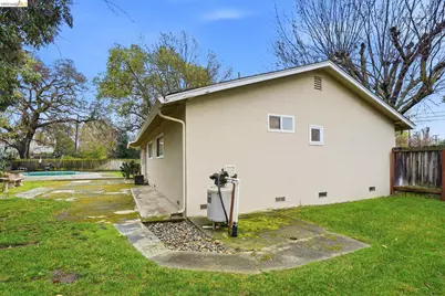 2758 Wexford Dr, Concord, CA 94519 - Photo 32