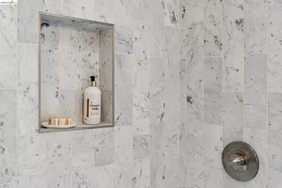 741 Grosvenor Pl, Oakland, CA 94610 - Photo 30