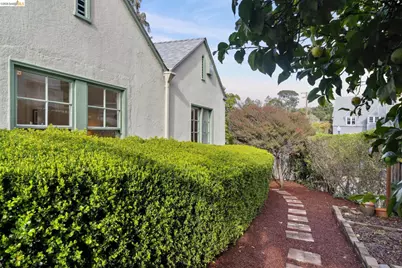741 Grosvenor Pl, Oakland, CA 94610 - Photo 46