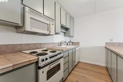 1 Kelton Ct #8J, Oakland, CA 94611 - Photo 16