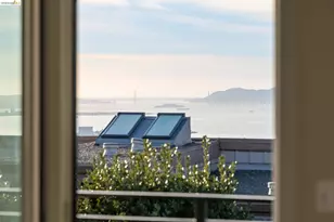 11 Hawks Hill Ct, Oakland, CA 94618 - Photo 12