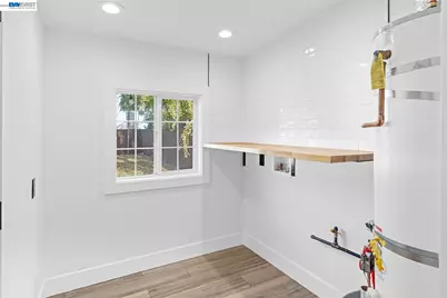 968 62nd St, Oakland, CA 94608 - Photo 26