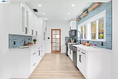 968 62nd St, Oakland, CA 94608 - Photo 16