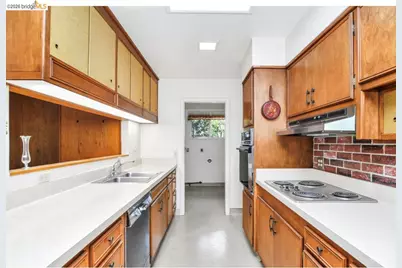 558 Lakewood Cir, Walnut Creek, CA 94598 - Photo 12