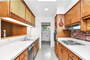 558 Lakewood Cir, Walnut Creek, CA 94598 - Photo 12