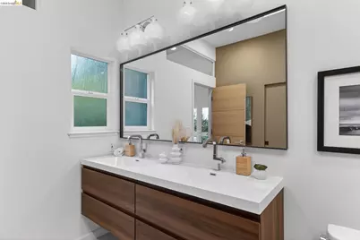 104 Capricorn Ave, Oakland, CA 94611 - Photo 30