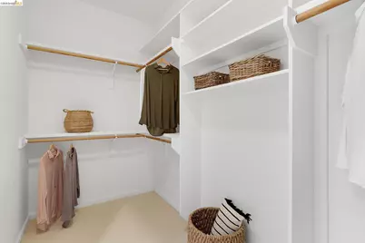 104 Capricorn Ave, Oakland, CA 94611 - Photo 32