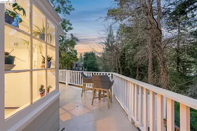 5922 Bruns Ct, Oakland, CA 94611 - Photo 12