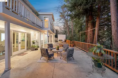 5922 Bruns Ct, Oakland, CA 94611 - Photo 16