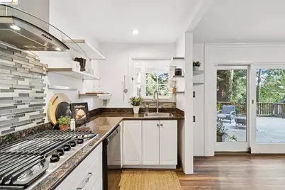 5922 Bruns Ct, Oakland, CA 94611 - Photo 58