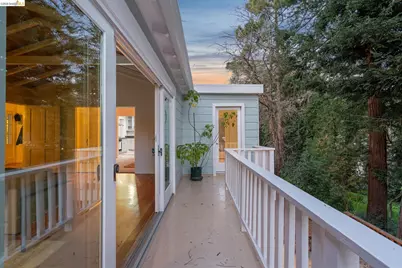 5922 Bruns Ct, Oakland, CA 94611 - Photo 10