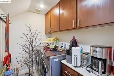 6271 Rocky Point Ct, Oakland, CA 94605 - Photo 42