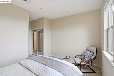 6271 Rocky Point Ct, Oakland, CA 94605 - Photo 32