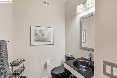 6271 Rocky Point Ct, Oakland, CA 94605 - Photo 36