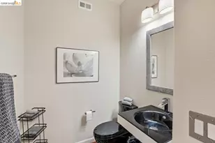 6271 Rocky Point Ct, Oakland, CA 94605 - Photo 36