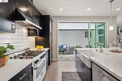 416 Bohol Circle Ln, Alameda, CA 94501 - Photo 12