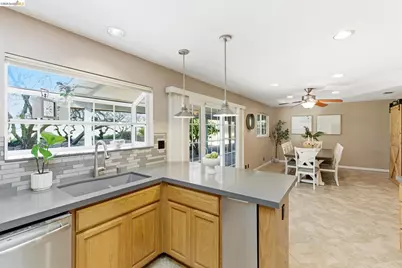 3142 Van Buren Pl, Antioch, CA 94509 - Photo 12