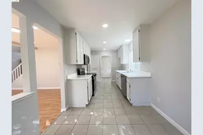 2270 Bayberry Cir, Pittsburg, CA 94565 - Photo 2