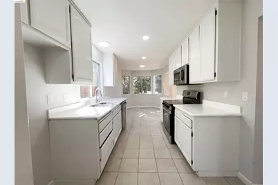 2270 Bayberry Cir, Pittsburg, CA 94565 - Photo 2