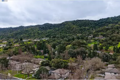 8185 Arroyo Dr #4, Pleasanton, CA 94588 - Photo 36