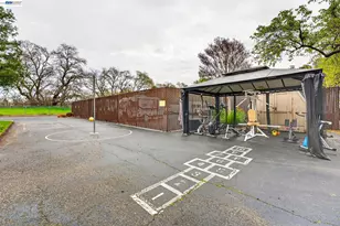 8185 Arroyo Dr, Pleasanton, CA 94588 - Photo 28