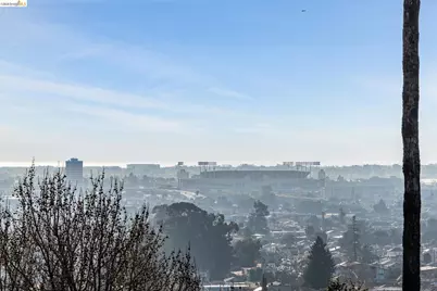 7807 Outlook Ave, Oakland, CA 94605 - Photo 52