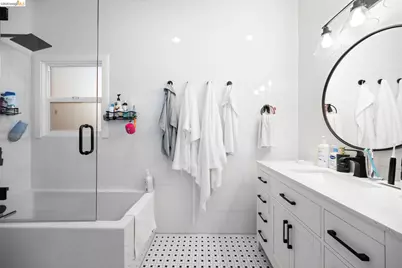 4045 Manila Ave, Oakland, CA 94609 - Photo 16