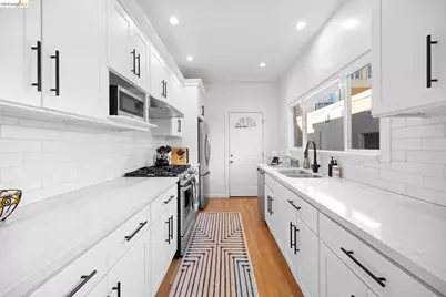 4045 Manila Ave, Oakland, CA 94609 - Photo 18