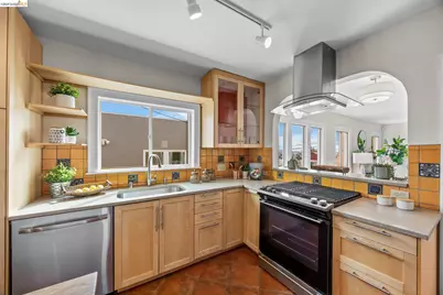 6100 Majestic Ave, Oakland, CA 94605 - Photo 20