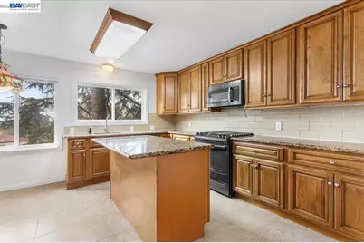 18028 Almond Rd, Castro Valley, CA 94546 - Photo 18