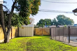 3284 Pine Ave, Fresno, CA 93703 - Photo 12