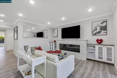 2900 Tice Creek Dr #8, Walnut Creek, CA 94595 - Photo 4